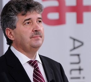 Compania Antibiotice Iaşi ajută IRO şi Institutul “Matei Balş” cu bani şi medicamente
