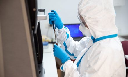 Peste 10% din testele de diagnostic COVID-19 prelucrate în România sunt procesate în laboratoarele REGINA MARIA