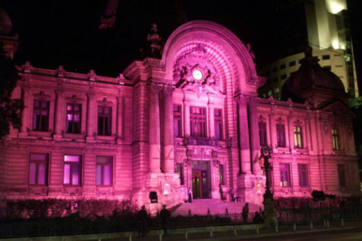 Fundaţia Renaşterea organizează a 20-a ediţie a evenimentului ”Iluminare în roz”