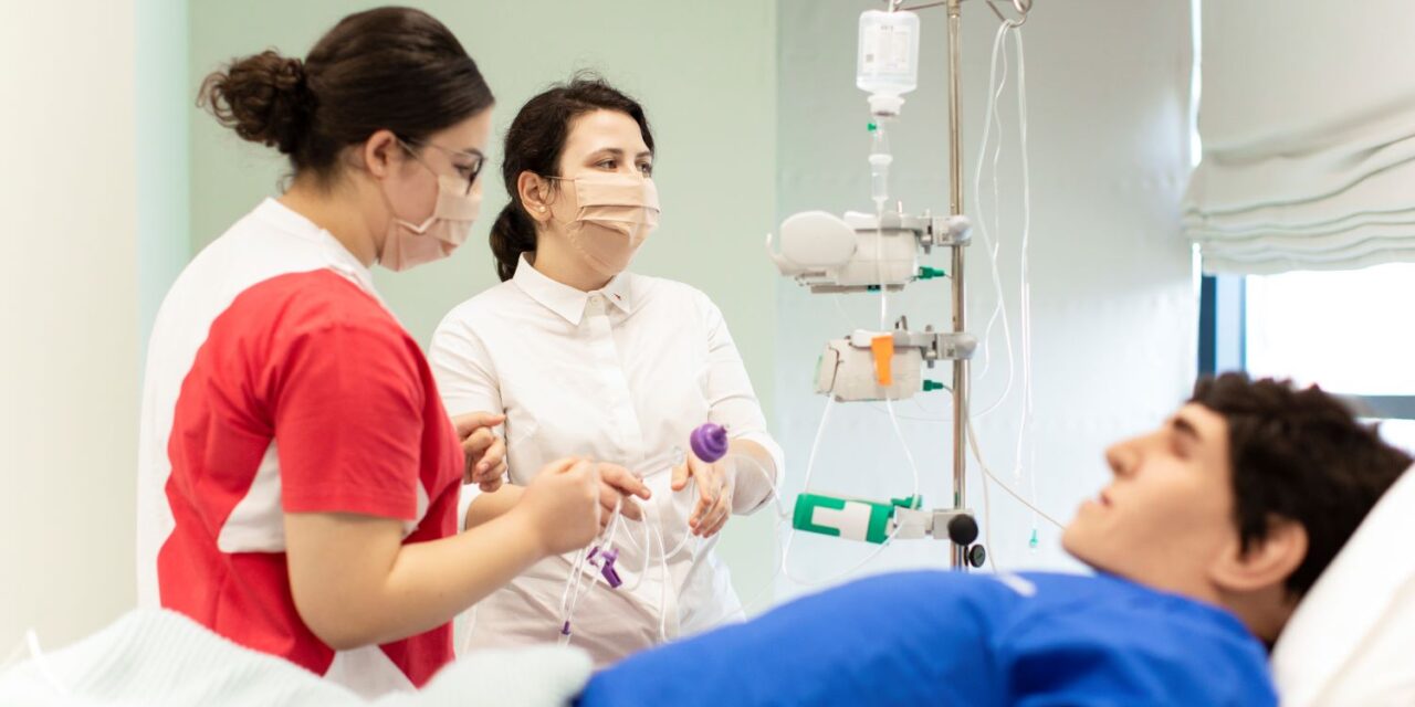 Academia Europeană pentru Asistenți Medicali organizează un eveniment de admitere pe loc la programul de licență dezvoltat în parteneriat cu Universitatea Coventry