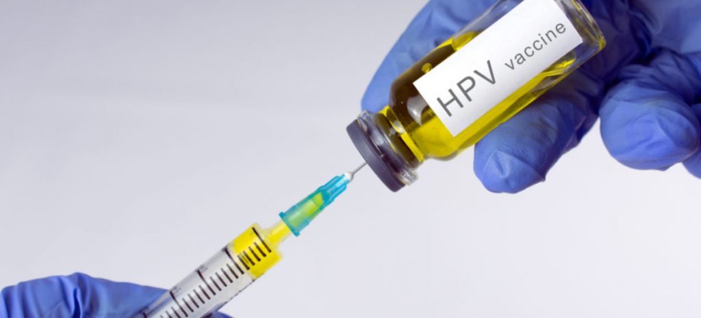 Zece ONG-uri cer ministerului Sănătății să cumpere doze de vaccin anti-HPV